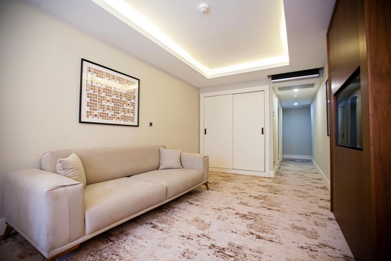 Ramada Plaza Sultanahmet Hotel Istanbul Exterior photo A room at the hotel