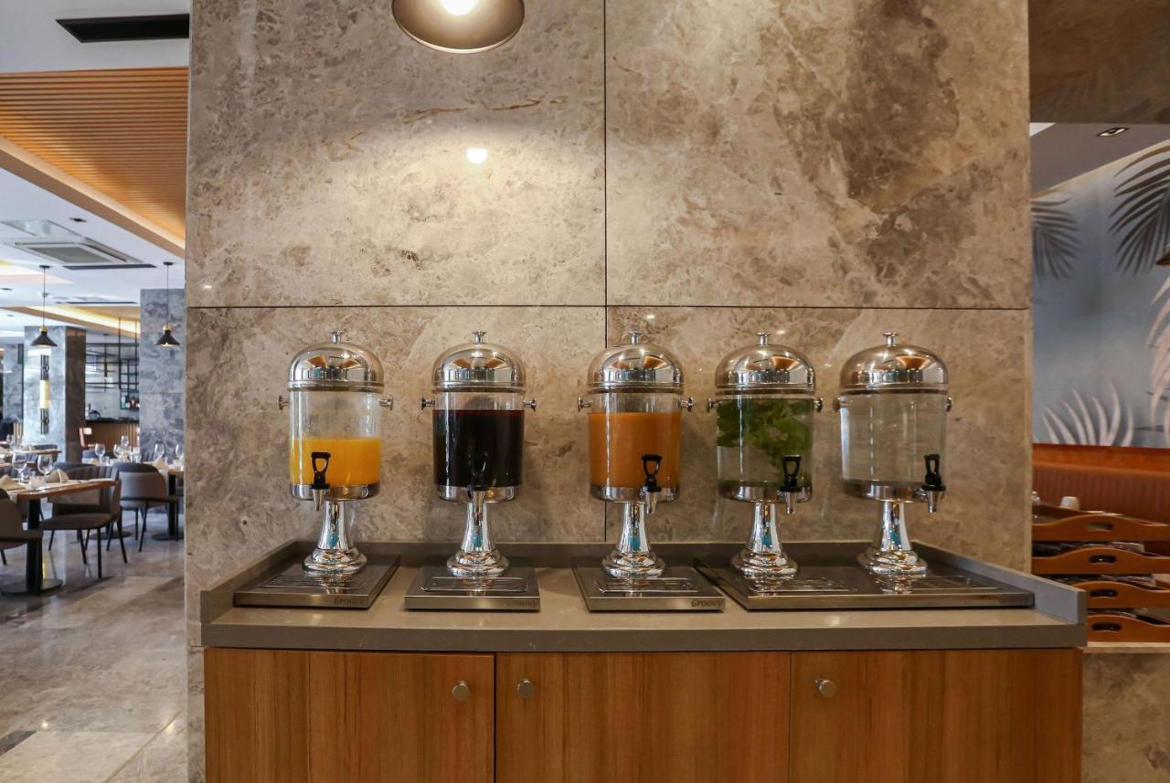 Ramada Plaza Sultanahmet Hotel Istanbul Exterior photo Juice dispensers