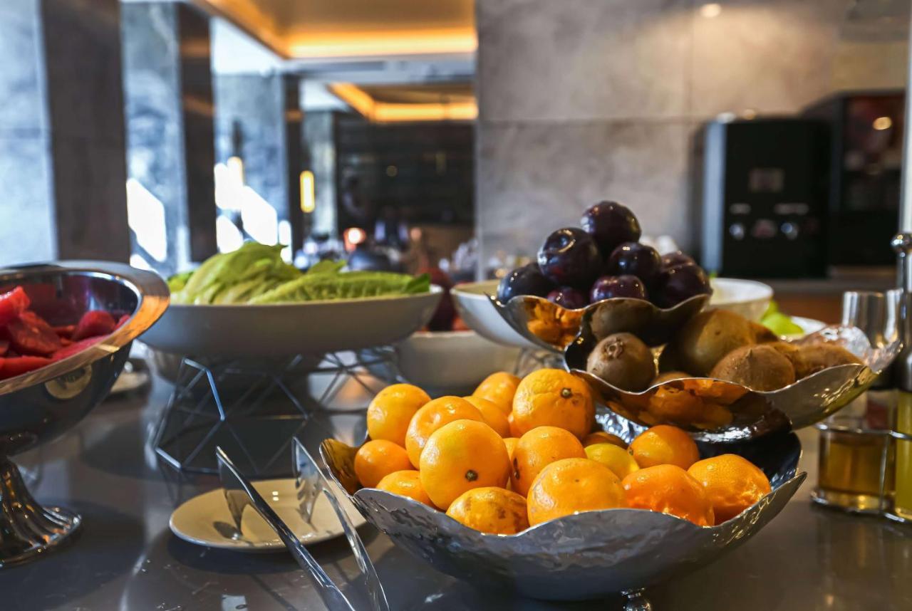 Ramada Plaza Sultanahmet Hotel Istanbul Exterior photo Fruit at a buffet