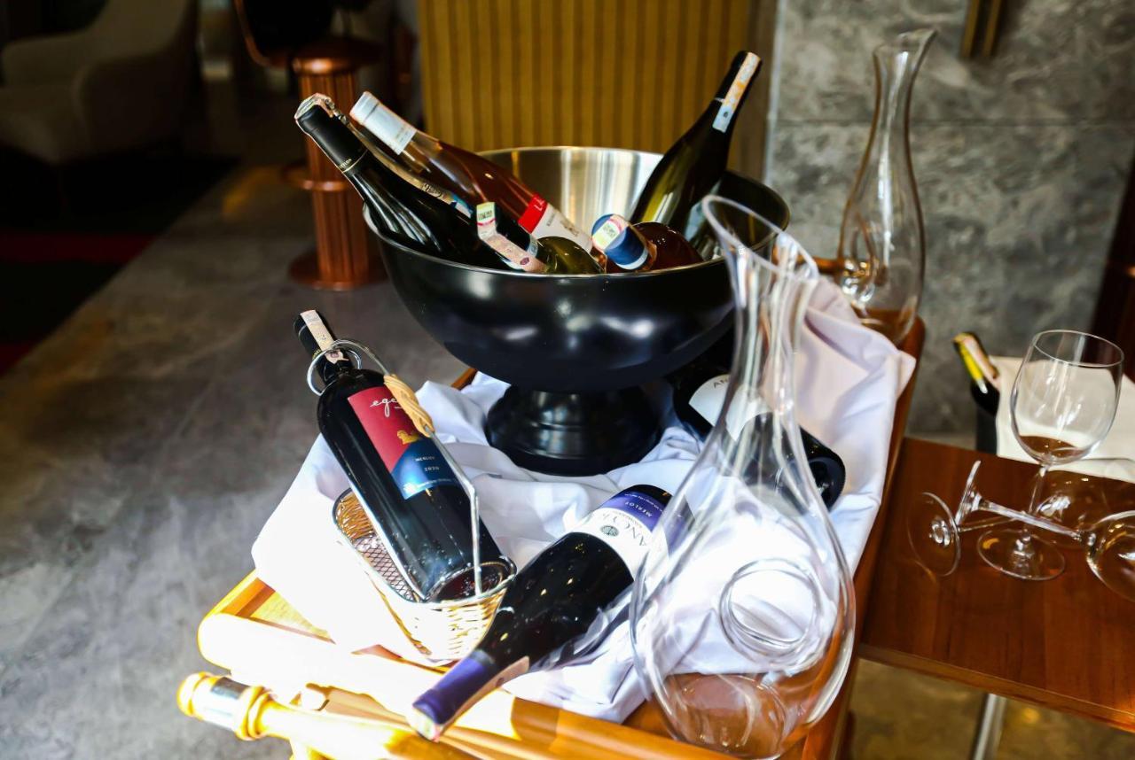 Ramada Plaza Sultanahmet Hotel Istanbul Exterior photo A wine cooler