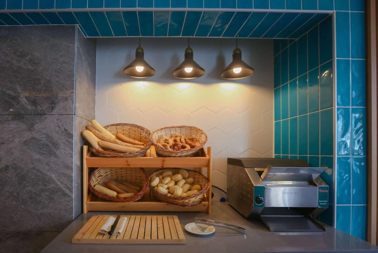 Ramada Plaza Sultanahmet Hotel Istanbul Exterior photo A bread station