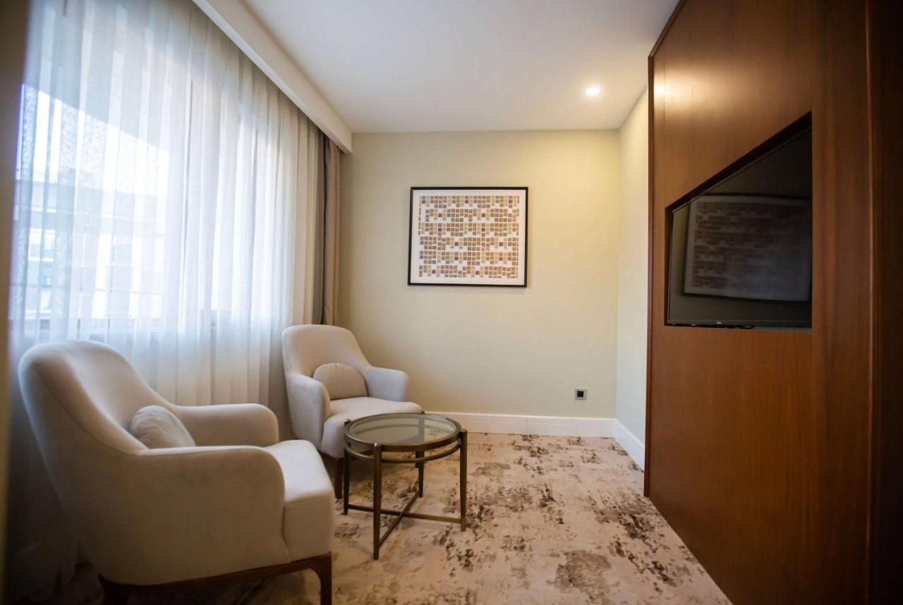 Ramada Plaza Sultanahmet Hotel Istanbul Exterior photo A room at the hotel