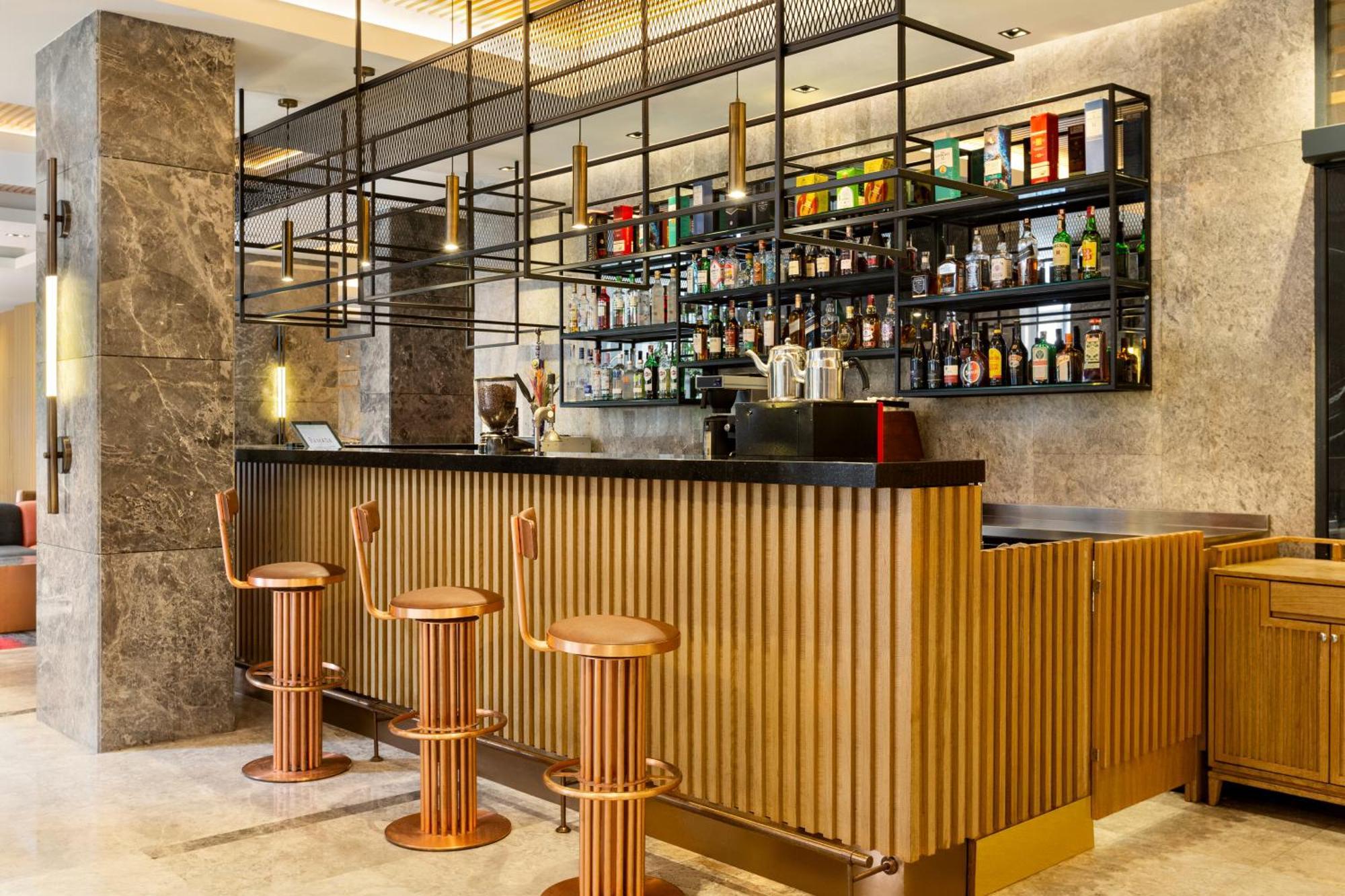 Ramada Plaza Sultanahmet Hotel Istanbul Exterior photo The bar at the hotel