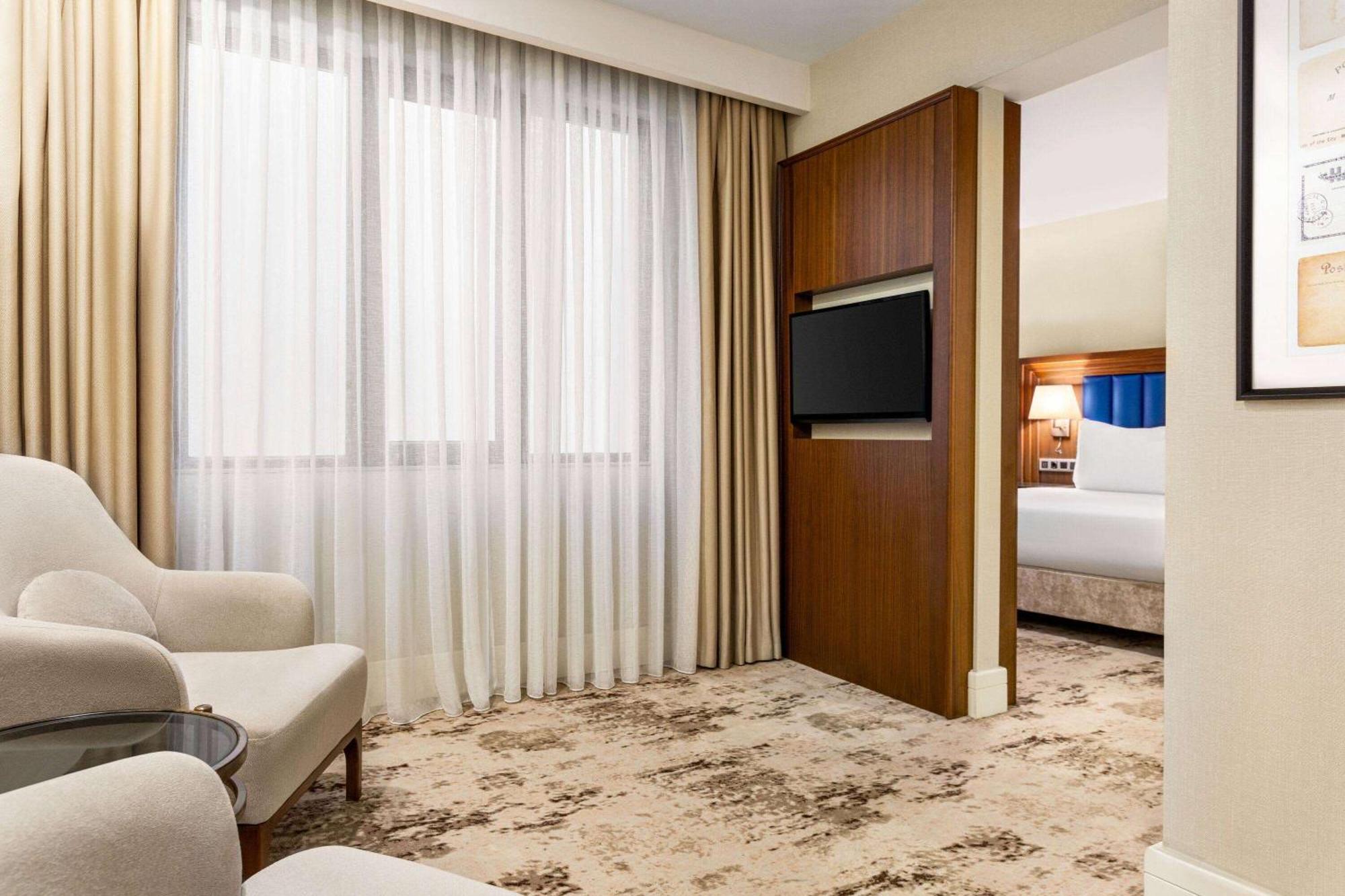 Ramada Plaza Sultanahmet Hotel Istanbul Exterior photo A room at the hotel